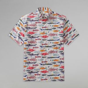 Hawaiiskjorte med mønster av fargerike fisker